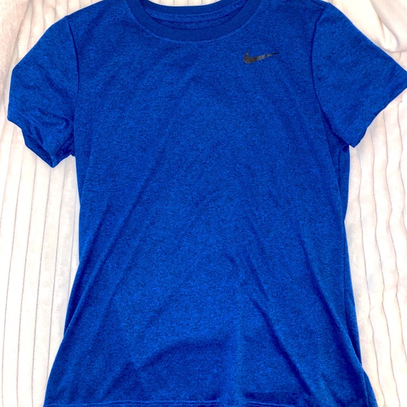 Nike Tops - nike shirt